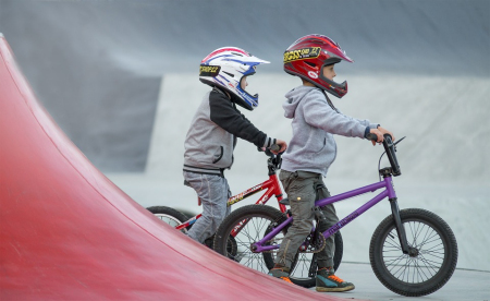 Børn på cykler, Guldborgsund Frivilligcenter